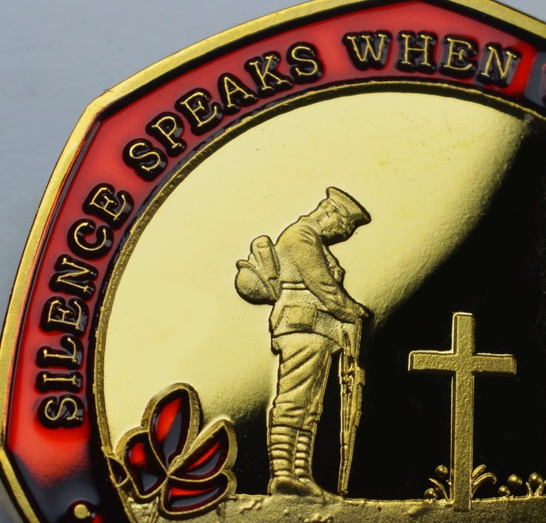 🕊️ Armistice Commemorative Poppy Badge 🌺