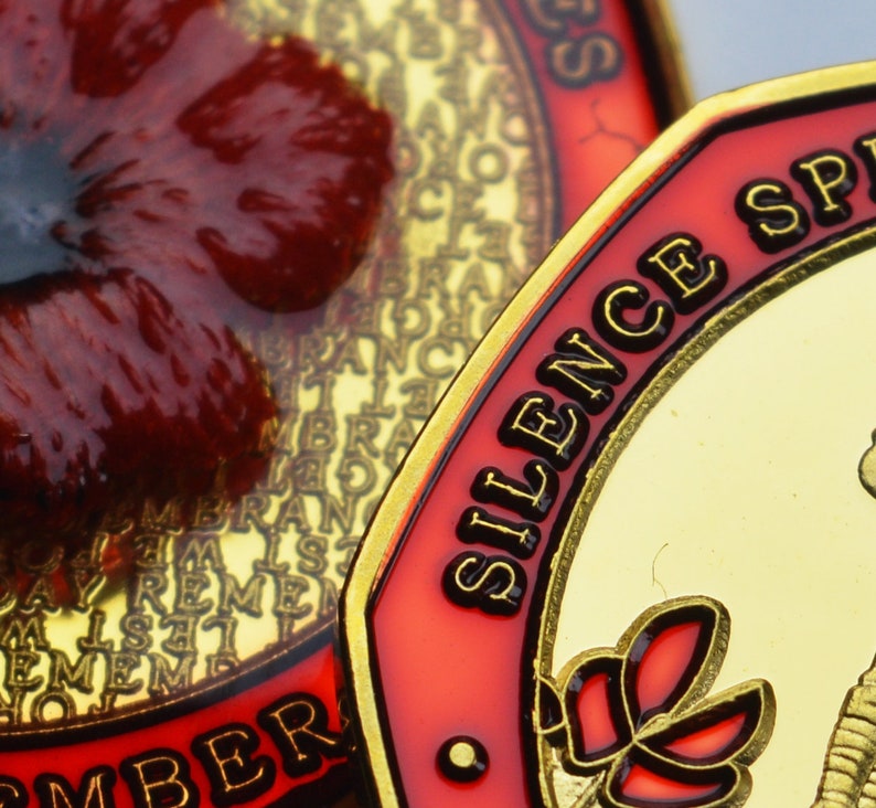 🕊️ Armistice Commemorative Poppy Badge 🌺